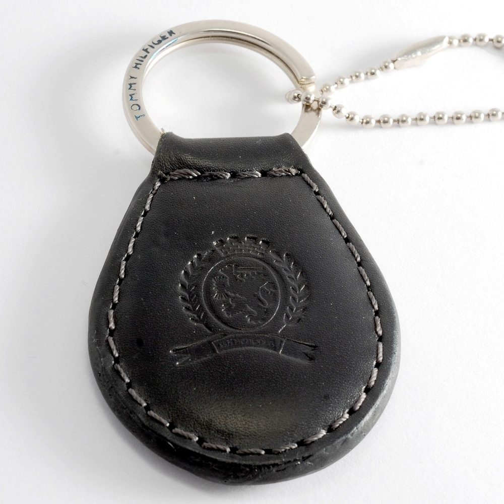 Tommy Hilfiger Blk Leather Emblem Crest Ke…